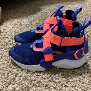 Nike Air Huarache City Size 6Y
